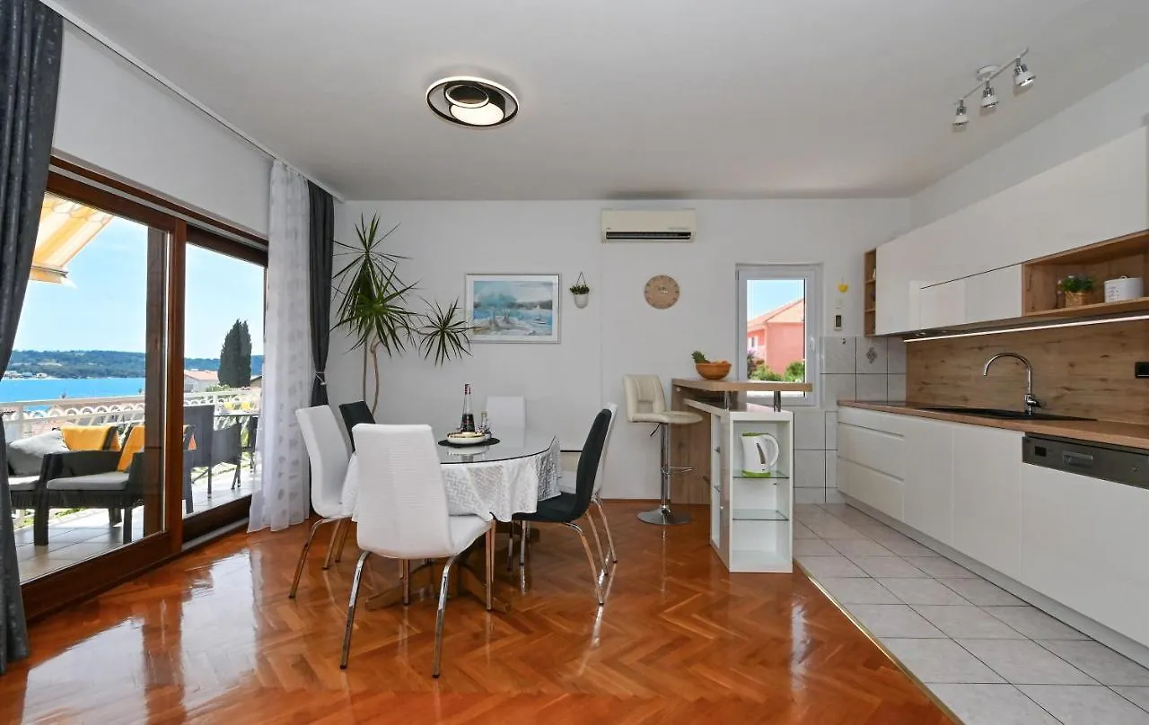 Apartments Ljube Trogir 0*,
